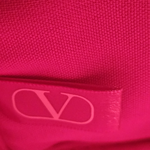 VALENTINO BEAUTY POUCH sexy pink in color, size: 6 x 4 x 1.5 - Picture 4 of 9